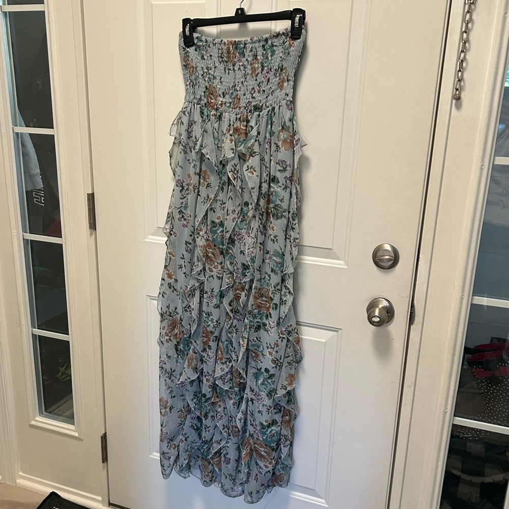 EUC✨The Pyramid Collection Strapless Maxi Dress with Ruffle Detail, Size small!